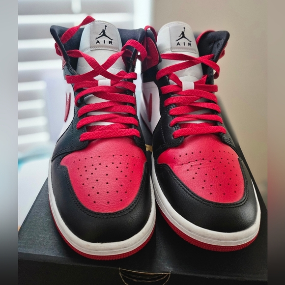 Jordan 1 Mid Unisex Red Black White Alternate Bred Toe Size 12 Womens Men's 9. - Picture 12 of 15